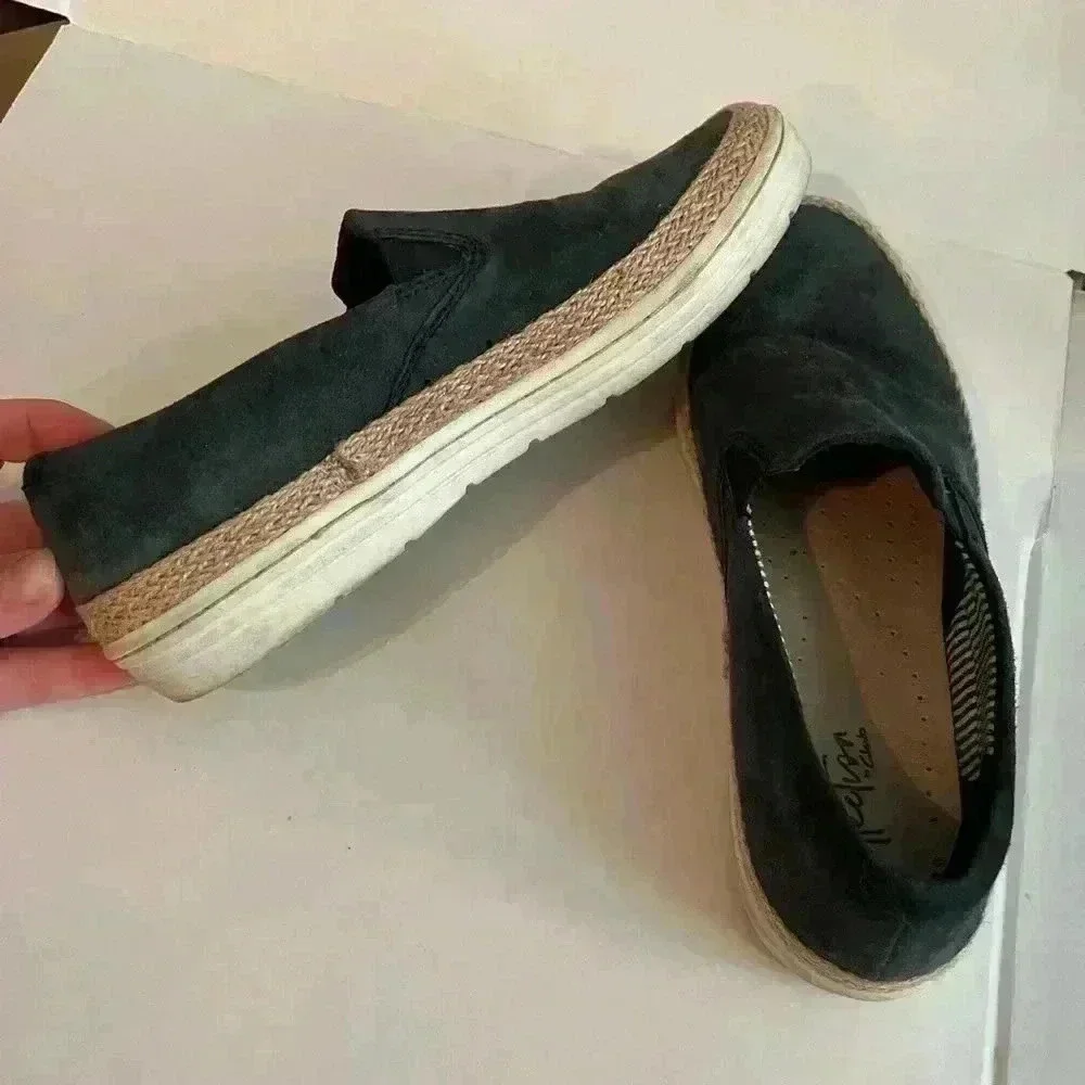 Clarks Marie Pearl Navy Nubuck Slip On Leather Loafers size 6.5M